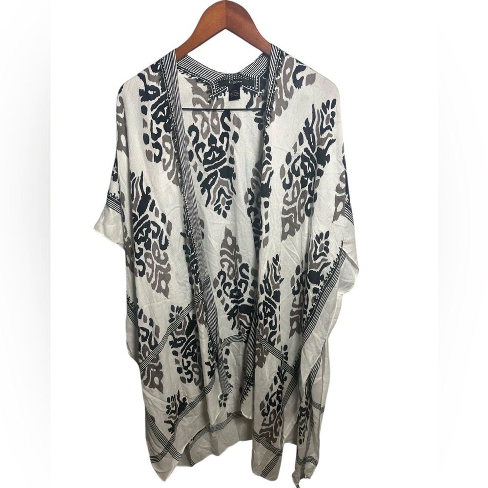 Cejon Black and White Patterned Kimono Topper OS